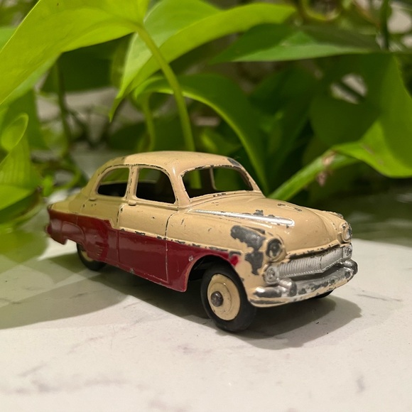 Dinky Toys 164 Vauxhill Cresta Saloon - Picture 2 of 6